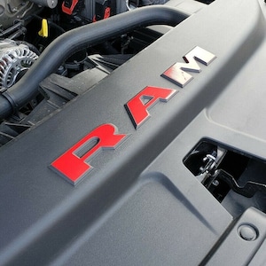 Ram 1500 5.7L V8 DT RAD SHROUD Decal Overlay Decal 2019 2020 2021 2022 2023 2024 afbeelding 2