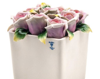 Florero con rosas rosas Capodimonte Porcelana 3,5 X 3,5 X 5,11"