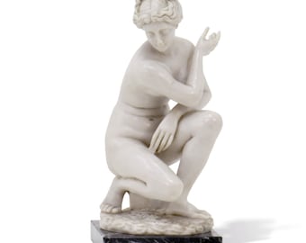 Crouching Venus (Aphrodite) – Handmade Carrara Marble Statue, Made in Italy