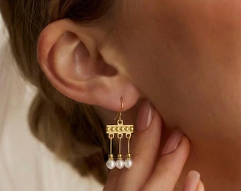 Crotalia Pompeii イヤリング – 3つのパールペンダント – 18Kゴールドメッキシルバー – イタリア製ハンドメイド
