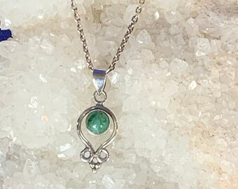 Emerald pendant set with sterling silver