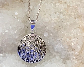 Halskette mit Anhänger „Blume des Lebens“ aus 925er Sterlingsilber, gewölbter Durchmesser von 2,2 cm