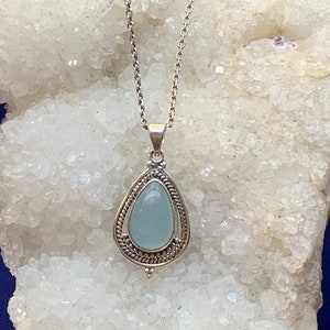 Aquamarine pendant set with sterling silver