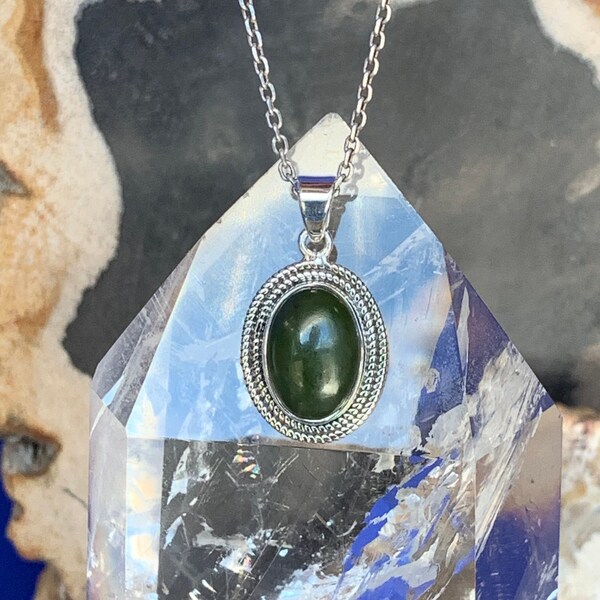 Pendentif jade et argent sterling, jade néphrite véritable, Colombie Britannique, Canada