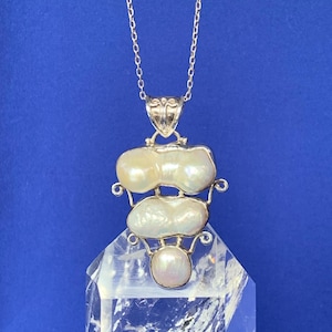 Siamese pearls pendant set with sterling silver