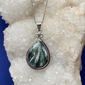 Colgante de serafinita y plata de ley