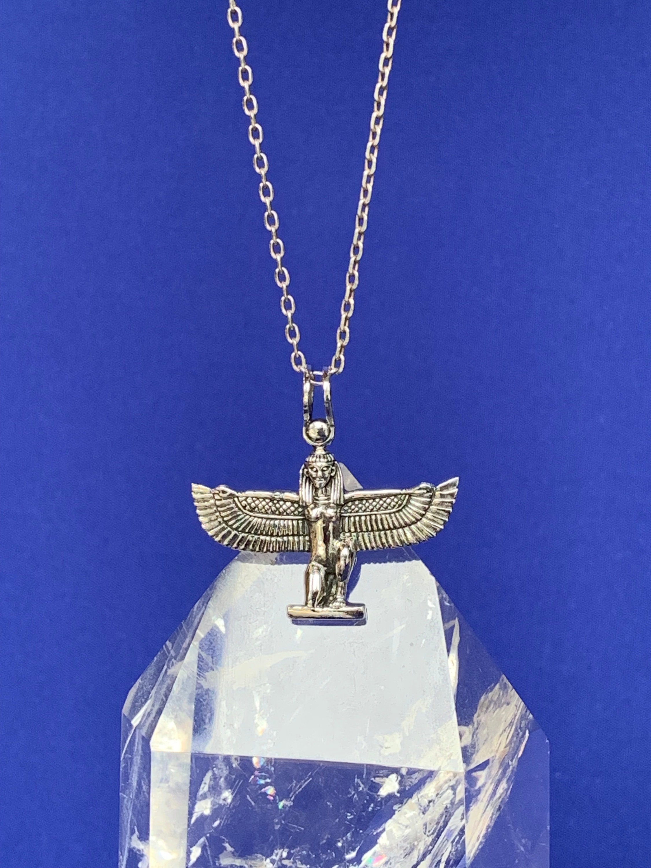 Collier Pendentif Déesse Isis Ailée - Plaqué Argent 18 - Longueur 46 Cm - Neuf Avec Étiquettes