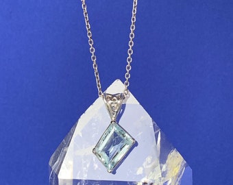 facetted aquamarine pendant set with sterling silver, asymmetric shape, 5.5 carats