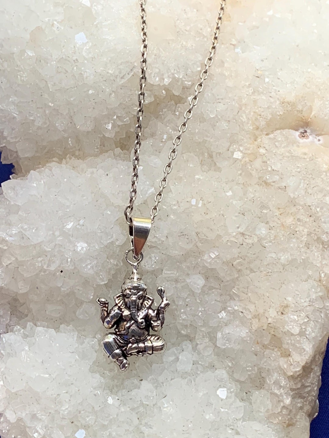 Collana con ciondolo Ganesha in argento sterling 925, dio elefante indù, design del loto sacro, amuleto di protezione spirituale, regalo per uomo e donna. - Italia