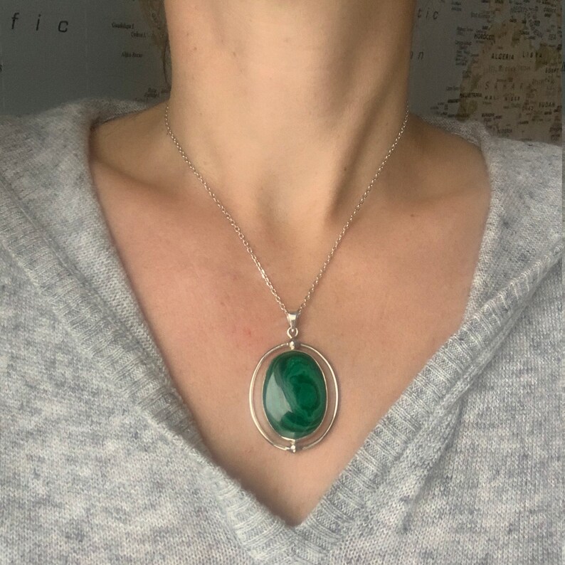 Malachite pendant set with Sterling silver