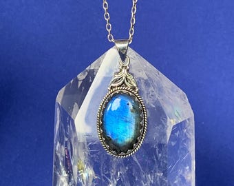Labradorite pendant set with sterling silver, finely worked, new design