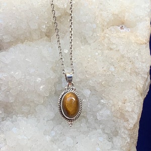 Tiger eye pendant made with sterling silver, finely worked jewelry