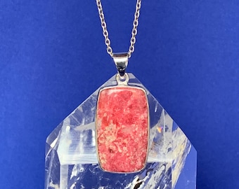 Ciondolo in tulite e argento sterling, pietra rosa naturale, montatura semplice