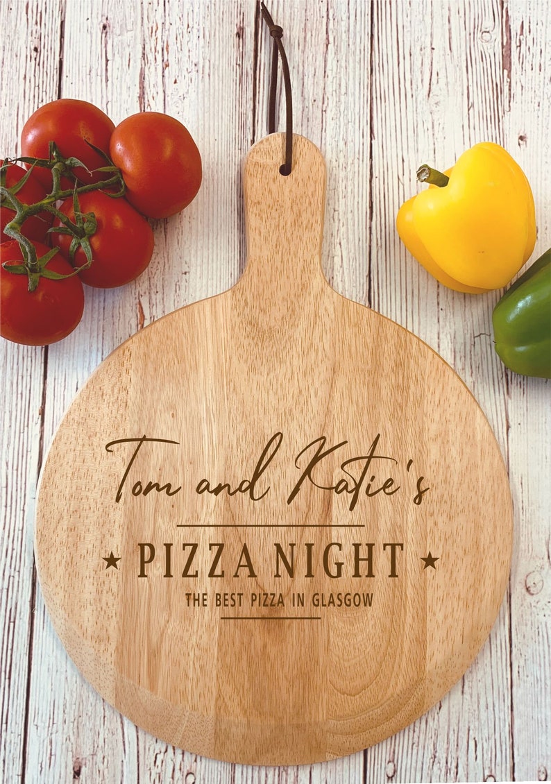 Personalised 12 Pizza Paddle 30cm. 3 designs to choose from. Custom Pizza Board, Pizza Plate. Ideal gift for any occasion. Layout 2