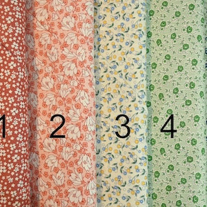 Aunt Grace Type 100% cotton Calico Style 2 White Blue Green Daisies Floral Posies Paisley