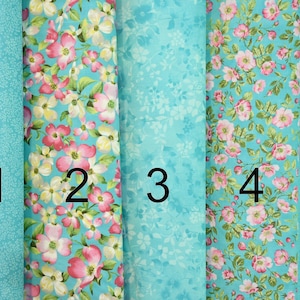 Sakura Park per Moda 100% cotone Fiori di ciliegio rosa Fiori di ciliegio crema Fiori singoli Sfondo turchese