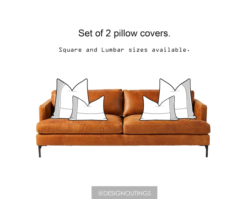 Pode incluir: Duas capas de almofada brancas com detalhes cinza e branco s&atilde;o exibidas em um sof&aacute; de couro marrom. O texto acima das almofadas diz "Set of 2 pillow covers. Square and Lumbar sizes available."