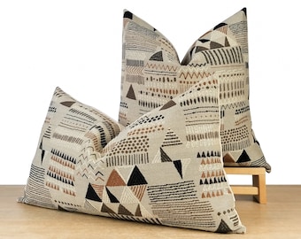 Housse de coussin tribal | Coussin décoratif géométrique de ton neutre | Taie d&#39;oreiller marron || Carré et lombaire || Inserts d&#39;oreiller disponibles