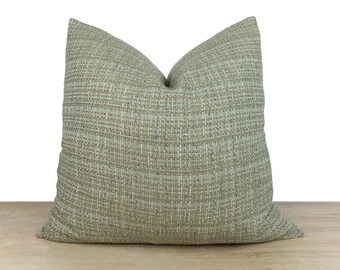 Elegantes Salbeigrünes Tweed-Kissen | Grün Braun Chanel Stoff | Anspruchsvolle Texturen für modernes und Vintage-Dekor | Ganzjähriger Akzent