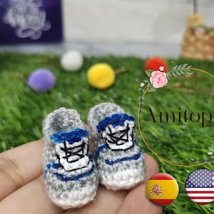sneaker shoes amigurumi pattern / grey trainer shoes crochet pattern/ doll accessories / Amitopia pattern
