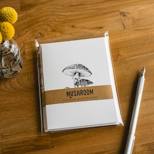 Pilz Themed Card Pack | 5er Pack Grußkarten | Woodland Karten, Tier Karten, Originale Zeichnung, Schwarz Weiss