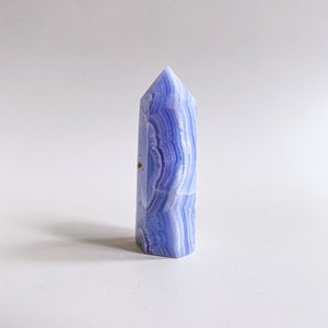 9CM / / Hoge kwaliteit Blauw Kant Agaat Punt Gepolijst Generator Tower Crystal Groei Zelfexpressie Zuivering Meditatie Kristal afbeelding 2