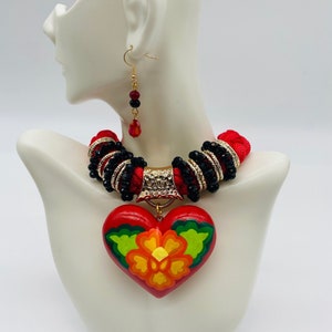 Beautiful Mexican Necklace Itsmo Flower Red and Black color