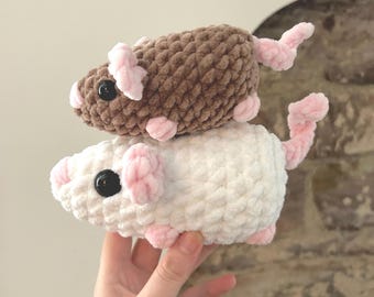 Rémi il topo / Topo all'uncinetto fatto a mano / Testato UKCA / Peluche topo amigurumi / Simpatico regalo a forma di topo / Oggetto da collezione all'uncinetto tascabile