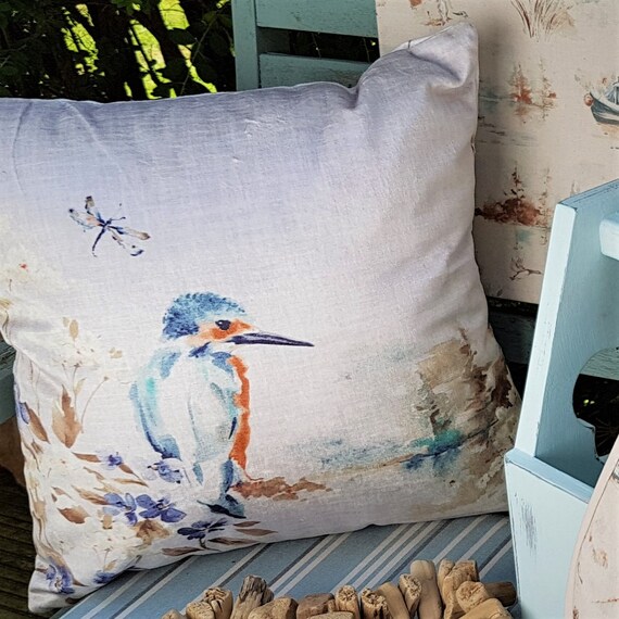 Wildlife cushions top