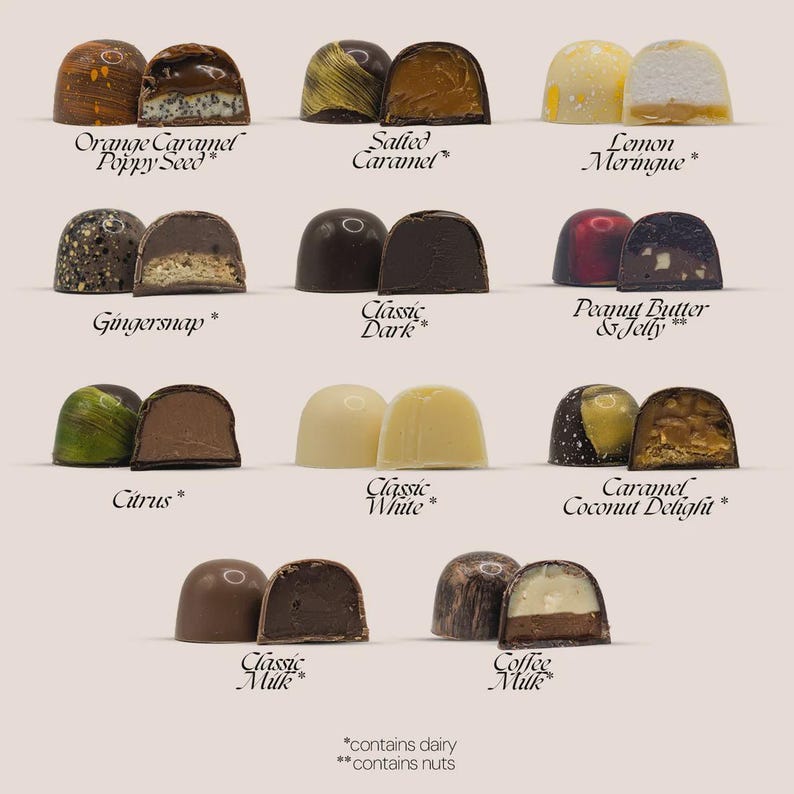 K&ouml;nnte beinhalten: Eine Auswahl an handgemachten Pralinen, jede mit einem einzigartigen Design und einer F&uuml;llung. Zu den Geschmacksrichtungen geh&ouml;ren Orange-Karamell-Mohn, gesalzenes Karamell, Zitronenbaiser, Lebkuchen, klassisch dunkel, Erdnussbutter & Gelee, Zitrusfr&uuml;chte, klassisch wei&szlig;, Karamell-Kokos-Genuss, klassische Milch und Kaffee-Milch.