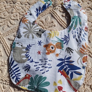 Baby bib from birth to 6 months. Children&#39;s towel, ecological birth gift, durable and customizable.