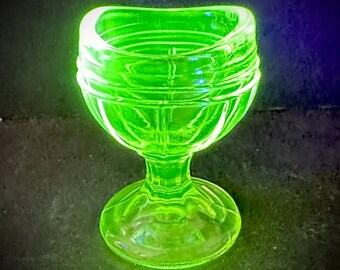 Vintage Vaseline Glass Eye Cup Washer Uranium GLOWS