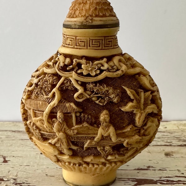 Vintage Ornate Chinese Snuff Bottle Beautiful Carving!
