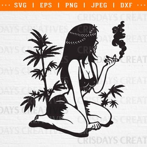 Könnte beinhalten: Schwarz-weiße Silhouette einer Frau, die mit gekreuzten Beinen sitzt und eine Zigarette raucht. Sie ist von Marihuanapflanzen umgeben.