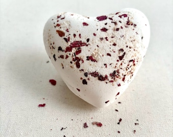 Heart-Shaped Rose Bath Bomb - Luxurious Bath Soak with Real Rose Petals & Essential Oils, Perfect for Romantic Gifts