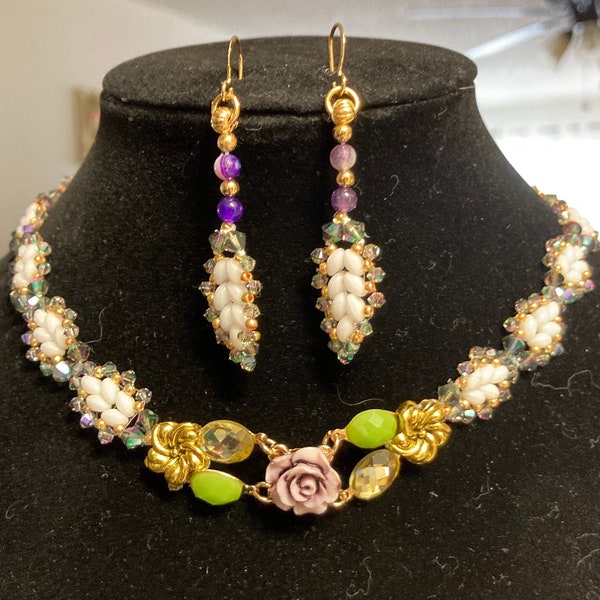Rose necklace set/ Collar con pendientes/ Wedding set/Aniversary set/ Collar condije de rosa y hojas en cristales/ Aniversario o boda.