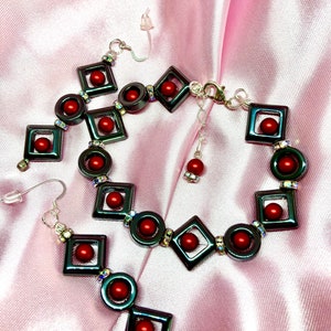 Hematite squares and circles with rouge pearl/.Bracelet set/ Set de pulsera y pendientes/ Hematite cuadrado negros/ Perlas rojas