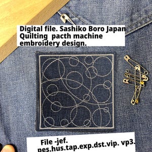 Könnte beinhalten: Ein quadratischer Denim-Patch mit weißen gestickten Kreisen, Teil eines digitalen Sashiko Boro Japan Quiltmaschinen-Stickdesigns. Das Bild enthält Text: Digital file. Sashiko Boro Japan Quilting pacth machine embroidery design. File -jef. pes.hus.tap.exp.dst.vip. vp3.