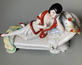 Art Deco porseleinen beeldje, Katzenhutte, vrouw met papegaai, 1930's