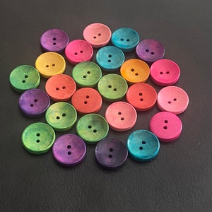Bottoni in legno 20 mm arcobaleno 2 fori