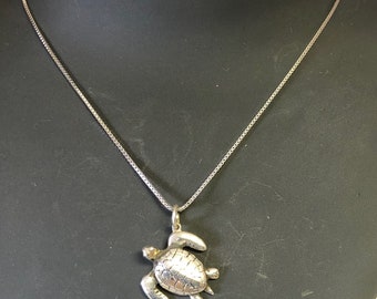 pingente e corrente de tartaruga de prata feita à mão