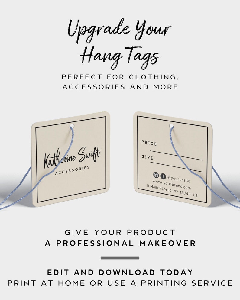 K&ouml;nnte beinhalten: Zwei leere H&auml;ngeetiketten mit einer blauen Schnur. Das Etikett links lautet "Katharine Swift Accessories". Das Etikett rechts enth&auml;lt die W&ouml;rter "Price", "Size" und "@yourbrand" mit einer Website und einer Adresse.