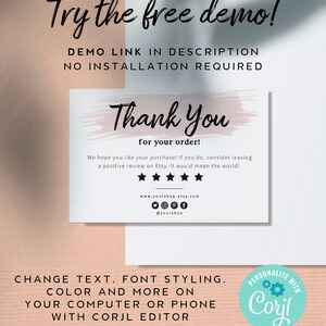 K&ouml;nnte beinhalten: Eine rosa und wei&szlig;e Dankeskarte mit einem Pinselstrich-Design. Die Karte sagt "Vielen Dank f&uuml;r Ihre Bestellung!" und enth&auml;lt eine F&uuml;nf-Sterne-Bewertung, eine Website-Adresse und Social-Media-Handles. Der Text "Probieren Sie die kostenlose Demo aus!" befindet sich oben im Bild. Der Text "DEMO-LINK IN DER BESCHREIBUNG KEINE INSTALLATION ERFORDERLICH" befindet sich unter der Dankeskarte. Der Text "TEXT &Auml;NDERN. SCHRIFTART GESTALTEN. FARBE UND MEHR AUF IHREM COMPUTER ODER TELEFON MIT DEM CORJL-EDITOR" befindet sich unten im Bild. Ein t&uuml;rkisfarbener Kreis mit dem Text "MIT CORJL PERSONIFIZIEREN" befindet sich in der unteren rechten Ecke des Bildes.