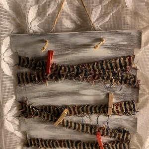 Farm house picture clip decor