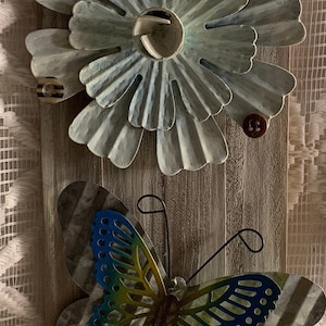 Metal flower door hanger