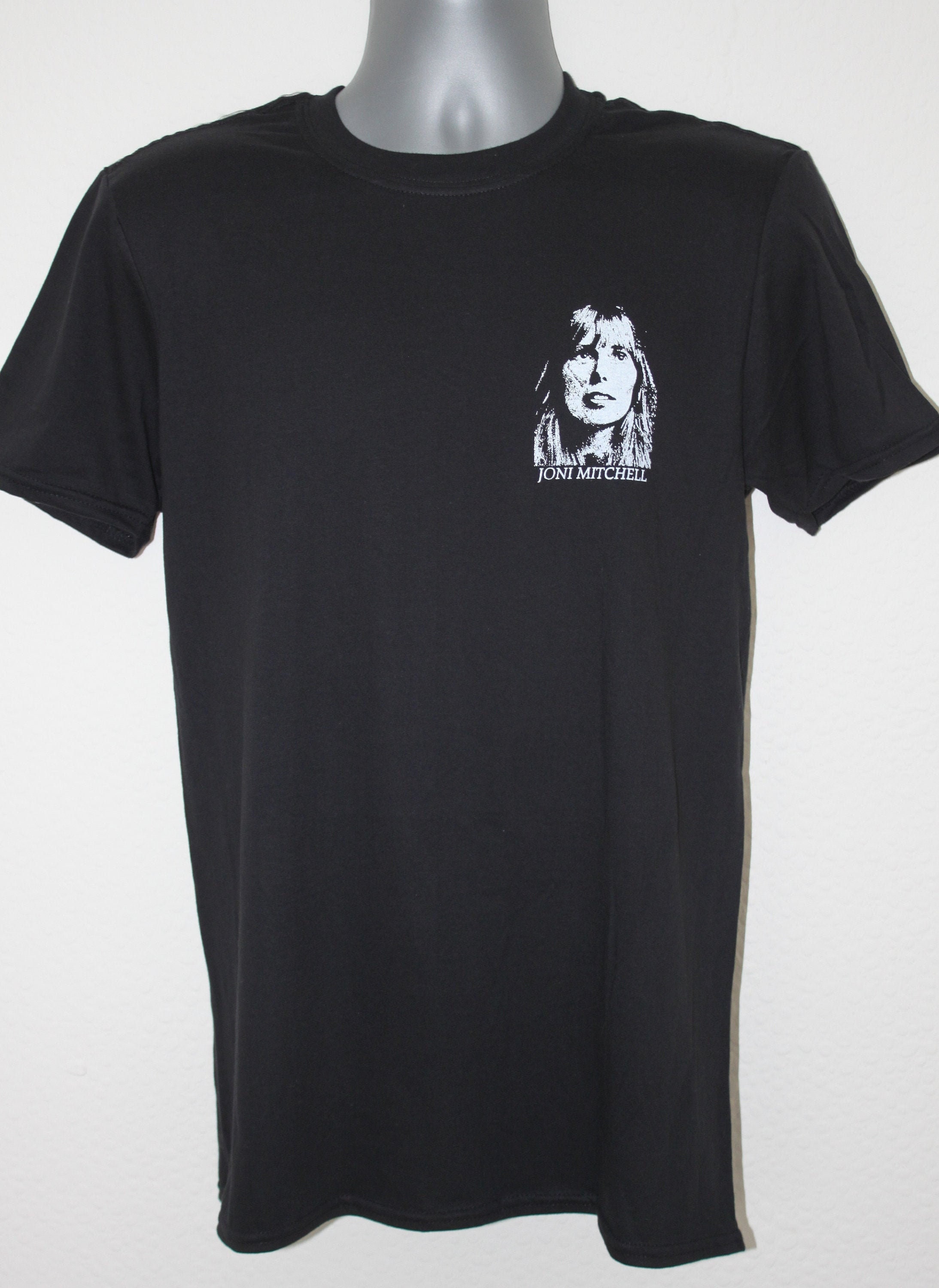 joni mitchell blue shirt