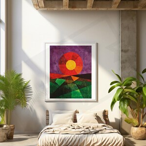 Könnte beinhalten: Ein gerahmtes abstraktes Gemälde mit einem großen roten und gelben Kreis in der Mitte, der die Sonne darstellt, vor einem violetten Hintergrund. Der untere Teil des Gemäldes zeigt eine Landschaft mit grünen und schwarzen geometrischen Formen.