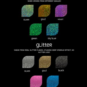 Pu&ograve; includere: Un grafico che mostra diversi colori di pellicola olografica e glitter. I colori includono argento, oro, viola, verde, azzurro cielo, nero, rosa olografico e acquamarina.