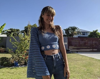 Virkad omlottopp SKRIFTLIGT MÖNSTER - Daisy Dreamin' Top