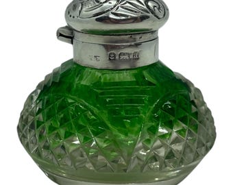 Frasco de perfume antiguo victoriano de plata, color verde esmeralda, poco común.